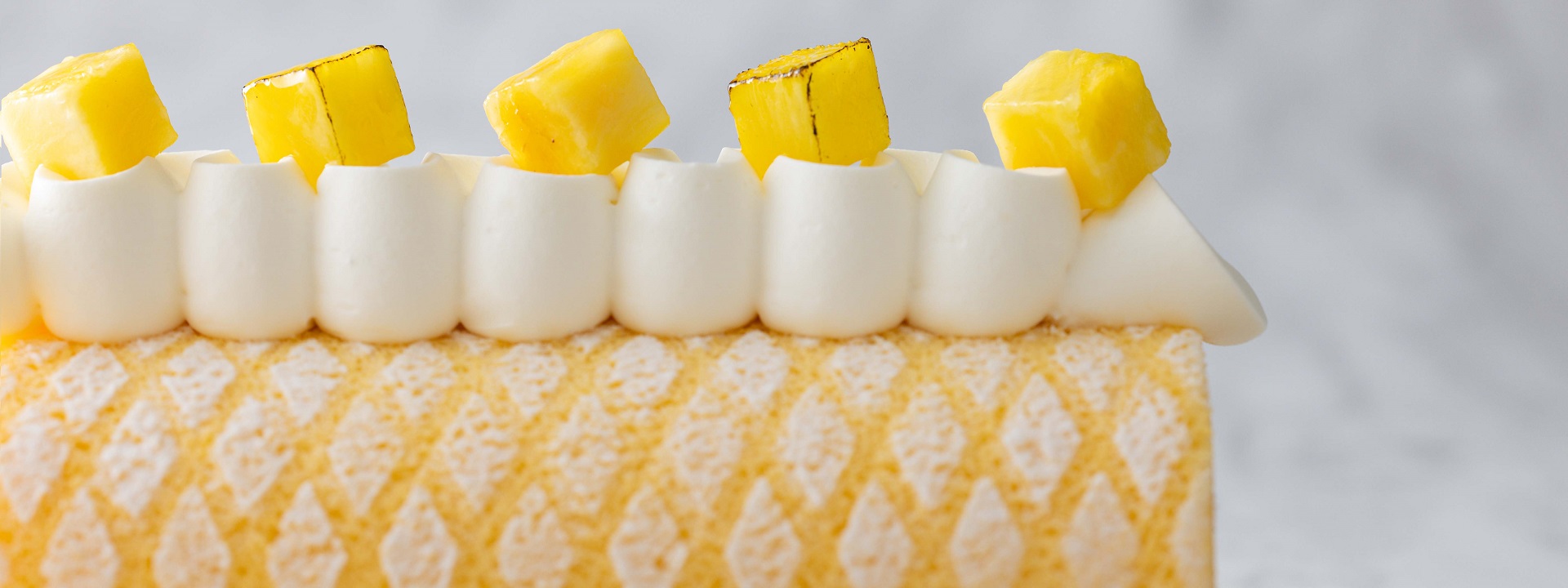 パイナップルロールケーキ