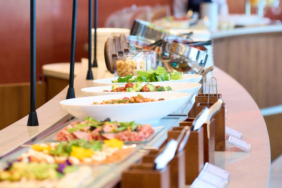 選べるメイン＆ハーフブッフェ付「かるめらランチ」